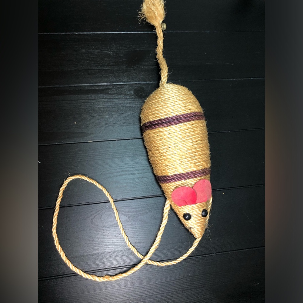 Decor toy mouse for a cat made of jute rope isolated. - Picture 4 of 9